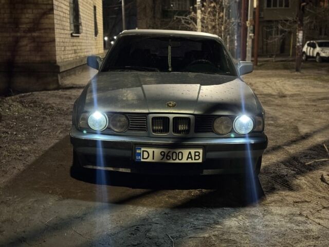 Синий БМВ 5 Серия, объемом двигателя 2 л и пробегом 560 тыс. км за 2000 $, фото 1 на Automoto.ua