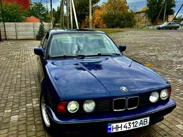 Синій БМВ 5 Серія, об'ємом двигуна 2 л та пробігом 300 тис. км за 2450 $, фото 1 на Automoto.ua