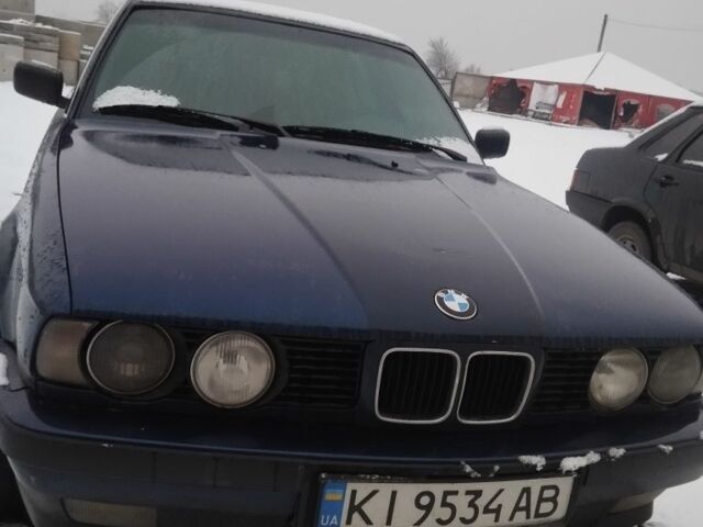 Синій БМВ 5 Серія, об'ємом двигуна 2 л та пробігом 200 тис. км за 2500 $, фото 1 на Automoto.ua