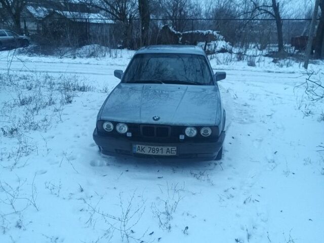 Синій БМВ 5 Серія, об'ємом двигуна 2 л та пробігом 300 тис. км за 1600 $, фото 1 на Automoto.ua