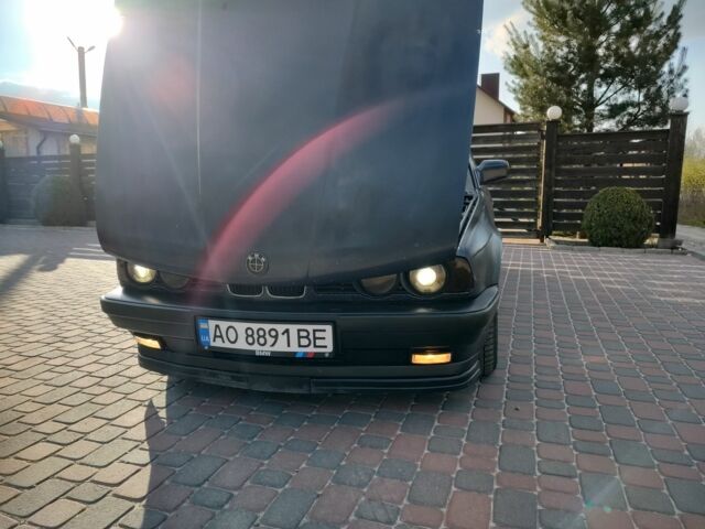 Синий БМВ 5 Серия, объемом двигателя 2 л и пробегом 250 тыс. км за 1850 $, фото 1 на Automoto.ua