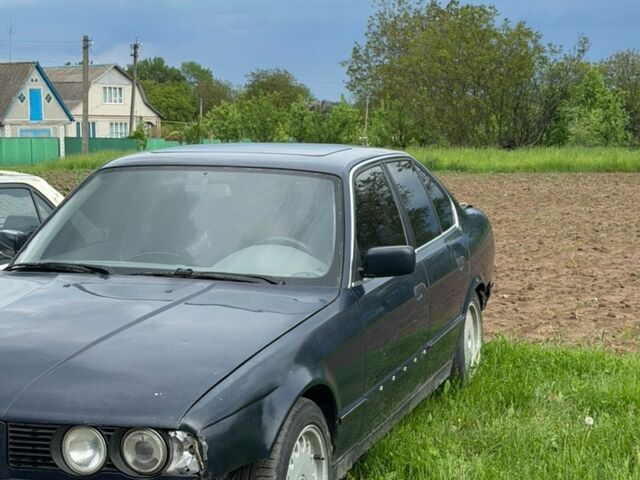 Синий БМВ 5 Серия, объемом двигателя 1.8 л и пробегом 313 тыс. км за 900 $, фото 1 на Automoto.ua