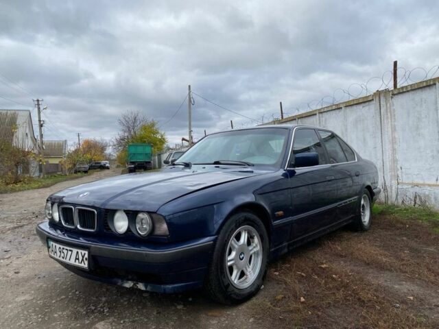 Синій БМВ 5 Серія, об'ємом двигуна 2 л та пробігом 300 тис. км за 2200 $, фото 1 на Automoto.ua