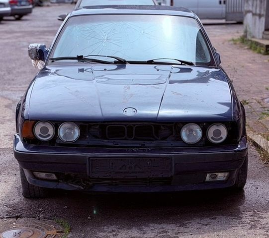 Синий БМВ 5 Серия, объемом двигателя 2.5 л и пробегом 450 тыс. км за 1600 $, фото 1 на Automoto.ua
