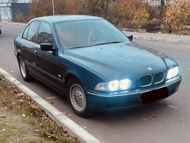 Синий БМВ 5 Серия, объемом двигателя 2.5 л и пробегом 400 тыс. км за 2800 $, фото 1 на Automoto.ua