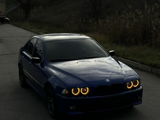 Синій БМВ 5 Серія, об'ємом двигуна 2.8 л та пробігом 300 тис. км за 5500 $, фото 1 на Automoto.ua