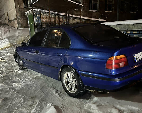 Синий БМВ 5 Серия, объемом двигателя 2 л и пробегом 500 тыс. км за 3999 $, фото 1 на Automoto.ua
