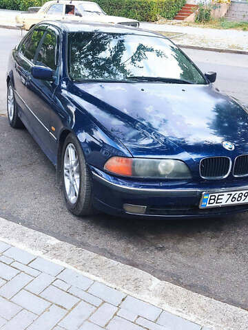 Синий БМВ 5 Серия, объемом двигателя 2.5 л и пробегом 400 тыс. км за 4000 $, фото 1 на Automoto.ua