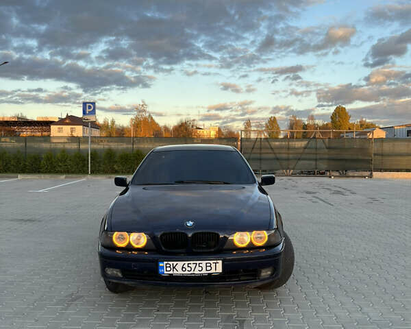 Синій БМВ 5 Серія, об'ємом двигуна 2.5 л та пробігом 350 тис. км за 3999 $, фото 1 на Automoto.ua