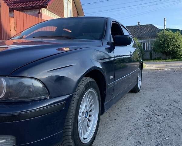 Синий БМВ 5 Серия, объемом двигателя 2.8 л и пробегом 350 тыс. км за 3700 $, фото 1 на Automoto.ua