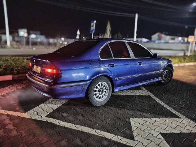 Синий БМВ 5 Серия, объемом двигателя 2.5 л и пробегом 300 тыс. км за 2000 $, фото 1 на Automoto.ua