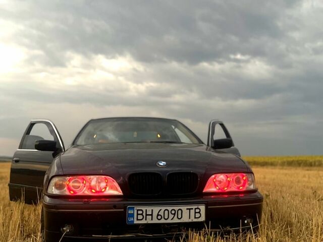 Синий БМВ 5 Серия, объемом двигателя 2 л и пробегом 357 тыс. км за 4500 $, фото 1 на Automoto.ua