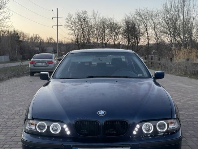 Синий БМВ 5 Серия, объемом двигателя 2.5 л и пробегом 300 тыс. км за 1600 $, фото 1 на Automoto.ua