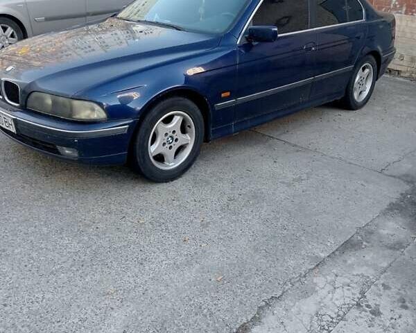 Синий БМВ 5 Серия, объемом двигателя 2.8 л и пробегом 400 тыс. км за 5000 $, фото 1 на Automoto.ua