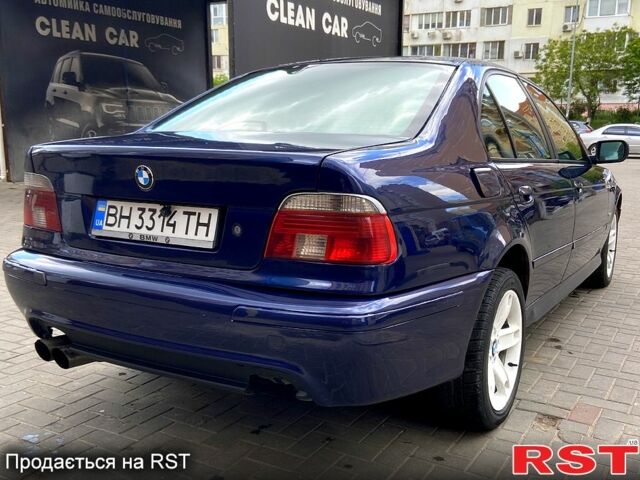 Синий БМВ 5 Серия, объемом двигателя 3.5 л и пробегом 300 тыс. км за 4100 $, фото 1 на Automoto.ua