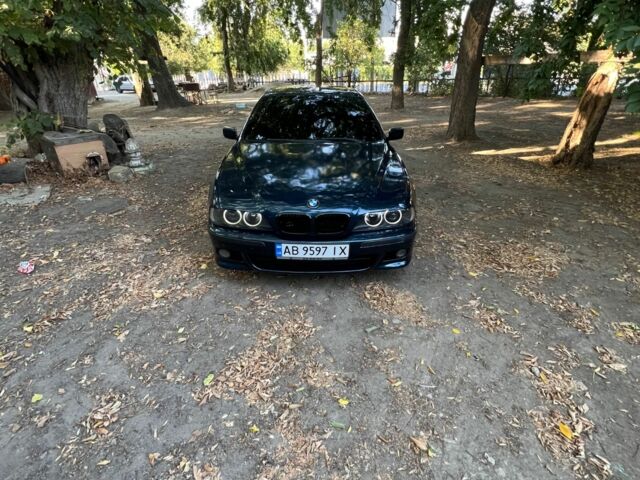 Синий БМВ 5 Серия, объемом двигателя 3.5 л и пробегом 450 тыс. км за 5500 $, фото 1 на Automoto.ua