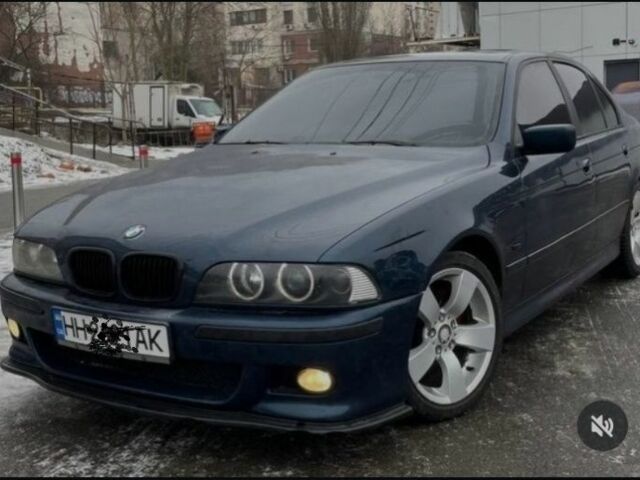 Синий БМВ 5 Серия, объемом двигателя 3.5 л и пробегом 429 тыс. км за 5301 $, фото 1 на Automoto.ua