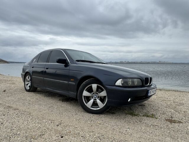 Синий БМВ 5 Серия, объемом двигателя 2 л и пробегом 420 тыс. км за 3500 $, фото 1 на Automoto.ua