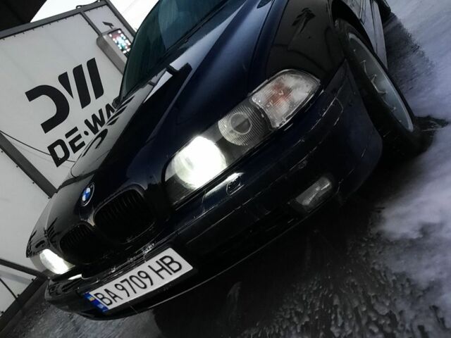 Синий БМВ 5 Серия, объемом двигателя 2.5 л и пробегом 353 тыс. км за 4700 $, фото 1 на Automoto.ua