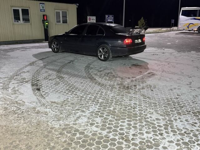 Синий БМВ 5 Серия, объемом двигателя 3 л и пробегом 3 тыс. км за 6000 $, фото 1 на Automoto.ua