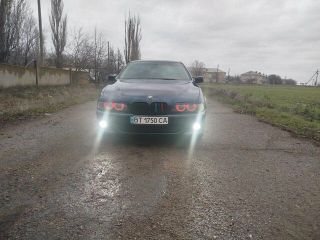 Синий БМВ 5 Серия, объемом двигателя 2 л и пробегом 280 тыс. км за 4750 $, фото 1 на Automoto.ua