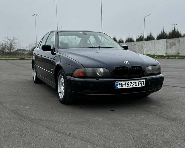 Синій БМВ 5 Серія, об'ємом двигуна 3 л та пробігом 350 тис. км за 4100 $, фото 1 на Automoto.ua