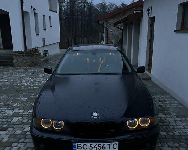 Синий БМВ 5 Серия, объемом двигателя 3 л и пробегом 499 тыс. км за 3999 $, фото 1 на Automoto.ua