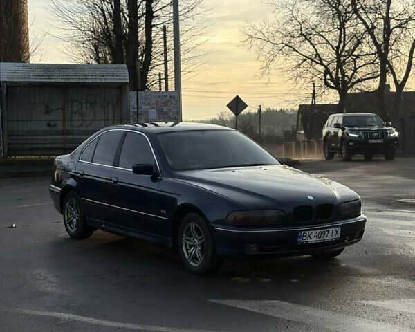 Синий БМВ 5 Серия, объемом двигателя 1.99 л и пробегом 325 тыс. км за 3300 $, фото 1 на Automoto.ua