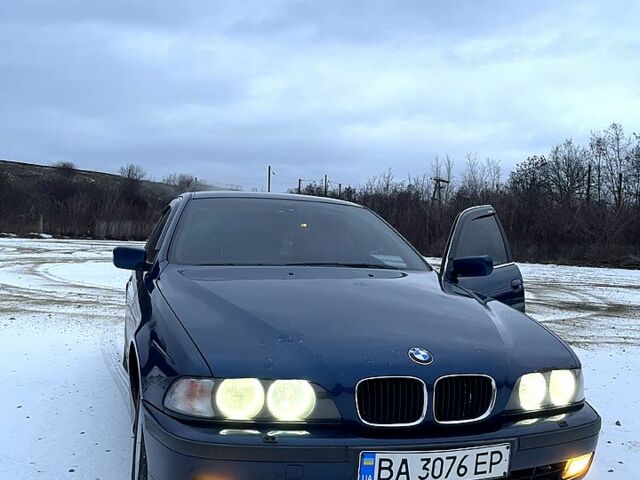 Синий БМВ 5 Серия, объемом двигателя 2 л и пробегом 350 тыс. км за 3599 $, фото 1 на Automoto.ua