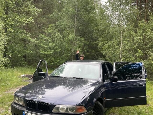 Синий БМВ 5 Серия, объемом двигателя 2 л и пробегом 400 тыс. км за 3101 $, фото 1 на Automoto.ua