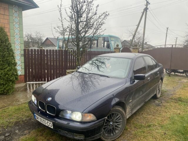 Синий БМВ 5 Серия, объемом двигателя 2.5 л и пробегом 376 тыс. км за 3700 $, фото 1 на Automoto.ua