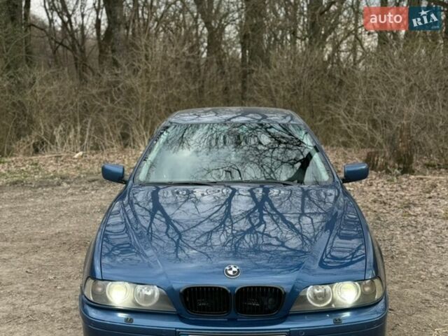 Синий БМВ 5 Серия, объемом двигателя 2.5 л и пробегом 300 тыс. км за 4500 $, фото 1 на Automoto.ua