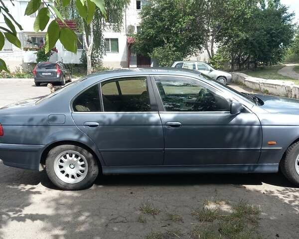 Синій БМВ 5 Серія, об'ємом двигуна 2.2 л та пробігом 312 тис. км за 5400 $, фото 1 на Automoto.ua