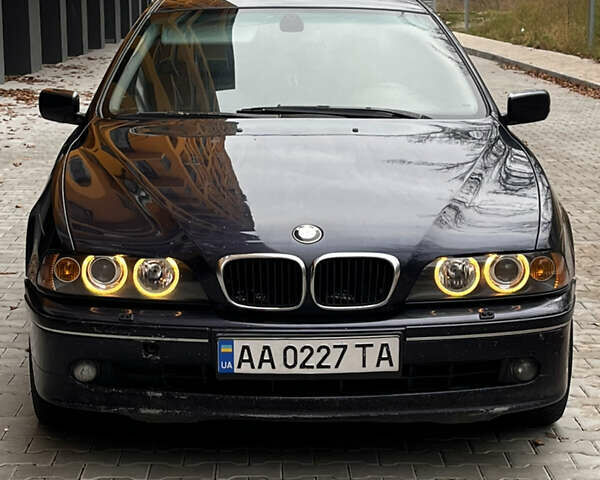 Синий БМВ 5 Серия, объемом двигателя 4.4 л и пробегом 340 тыс. км за 3950 $, фото 1 на Automoto.ua