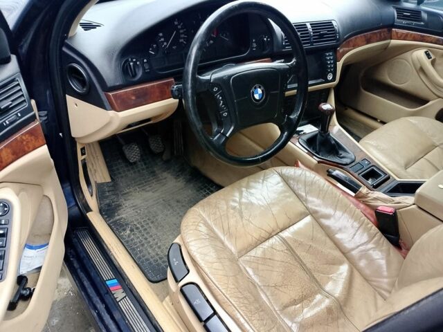 Синий БМВ 5 Серия, объемом двигателя 2 л и пробегом 380 тыс. км за 3500 $, фото 1 на Automoto.ua