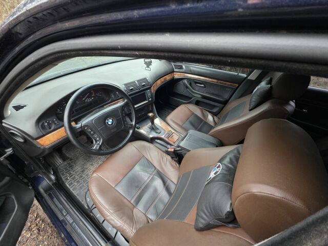 Синий БМВ 5 Серия, объемом двигателя 3 л и пробегом 250 тыс. км за 3000 $, фото 1 на Automoto.ua