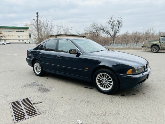 Синий БМВ 5 Серия, объемом двигателя 3 л и пробегом 250 тыс. км за 4650 $, фото 1 на Automoto.ua