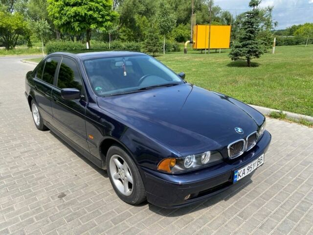 Синий БМВ 5 Серия, объемом двигателя 2.2 л и пробегом 299 тыс. км за 4500 $, фото 1 на Automoto.ua