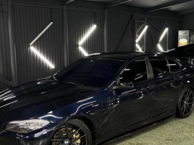 Синій БМВ 5 Серія, об'ємом двигуна 3 л та пробігом 2 тис. км за 18000 $, фото 1 на Automoto.ua