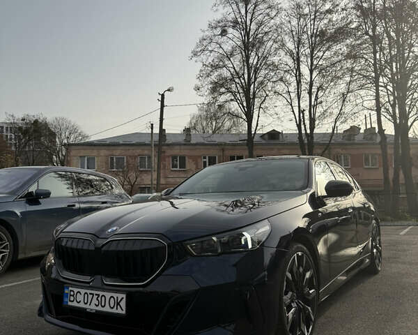 Синий БМВ 5 Серия, объемом двигателя 2 л и пробегом 33 тыс. км за 86900 $, фото 1 на Automoto.ua