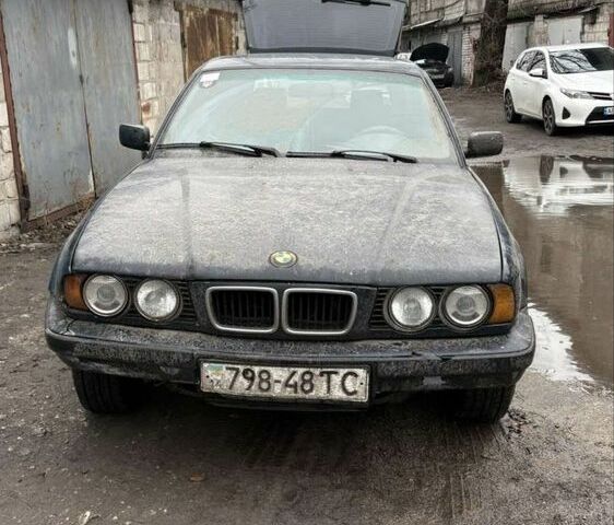 Синий БМВ 5 Серия, объемом двигателя 2 л и пробегом 300 тыс. км за 700 $, фото 1 на Automoto.ua