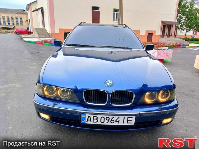 Синий БМВ 5 Серия, объемом двигателя 3 л и пробегом 284 тыс. км за 4000 $, фото 1 на Automoto.ua