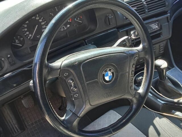 Синий БМВ 5 Серия, объемом двигателя 2 л и пробегом 400 тыс. км за 3465 $, фото 1 на Automoto.ua