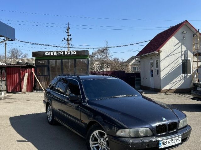 Синий БМВ 5 Серия, объемом двигателя 3 л и пробегом 300 тыс. км за 3499 $, фото 1 на Automoto.ua
