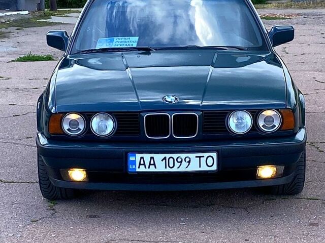 Зеленый БМВ 5 Серия, объемом двигателя 2 л и пробегом 260 тыс. км за 4600 $, фото 1 на Automoto.ua