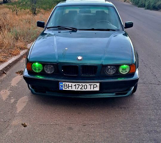 Зеленый БМВ 5 Серия, объемом двигателя 2 л и пробегом 350 тыс. км за 2500 $, фото 1 на Automoto.ua