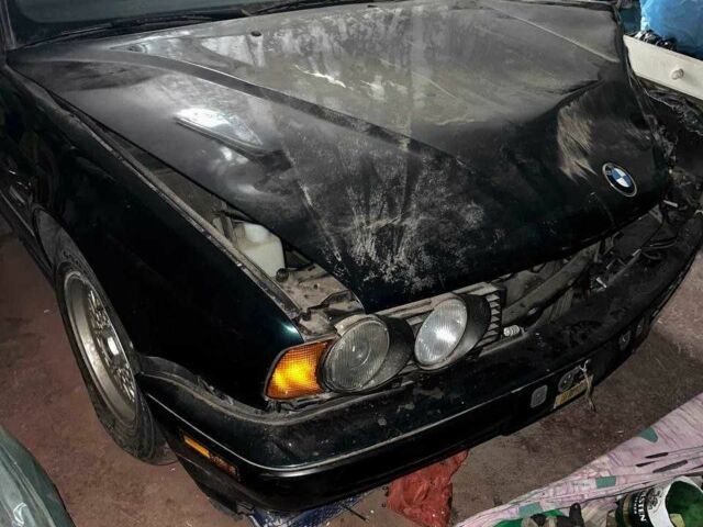 Зеленый БМВ 5 Серия, объемом двигателя 2.5 л и пробегом 250 тыс. км за 1500 $, фото 1 на Automoto.ua