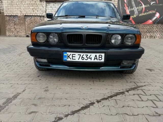 Зеленый БМВ 5 Серия, объемом двигателя 2 л и пробегом 300 тыс. км за 3000 $, фото 1 на Automoto.ua