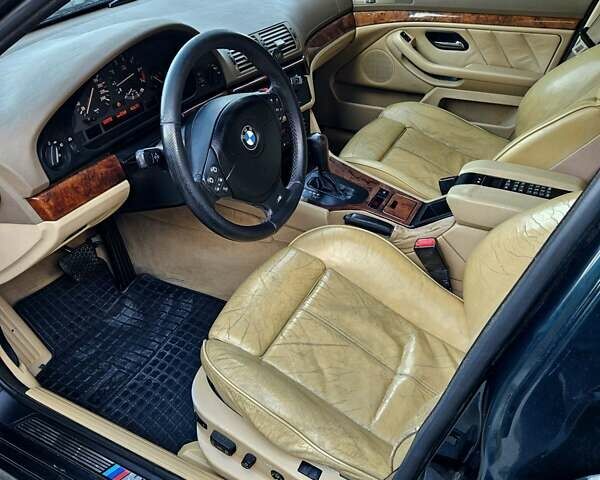 Зеленый БМВ 5 Серия, объемом двигателя 2.5 л и пробегом 305 тыс. км за 4750 $, фото 1 на Automoto.ua