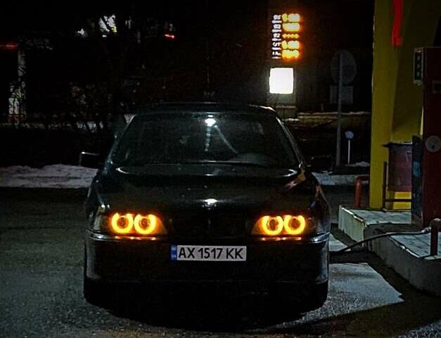 Зеленый БМВ 5 Серия, объемом двигателя 2 л и пробегом 368 тыс. км за 4500 $, фото 1 на Automoto.ua